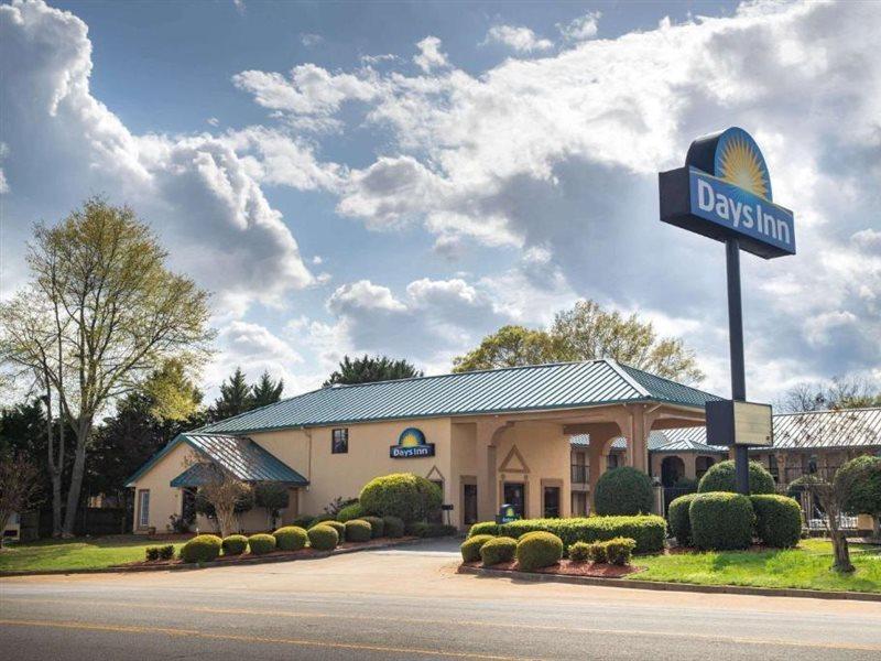Days Inn By Wyndham Thomaston Екстер'єр фото