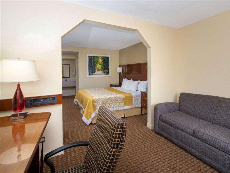 Days Inn By Wyndham Thomaston Екстер'єр фото