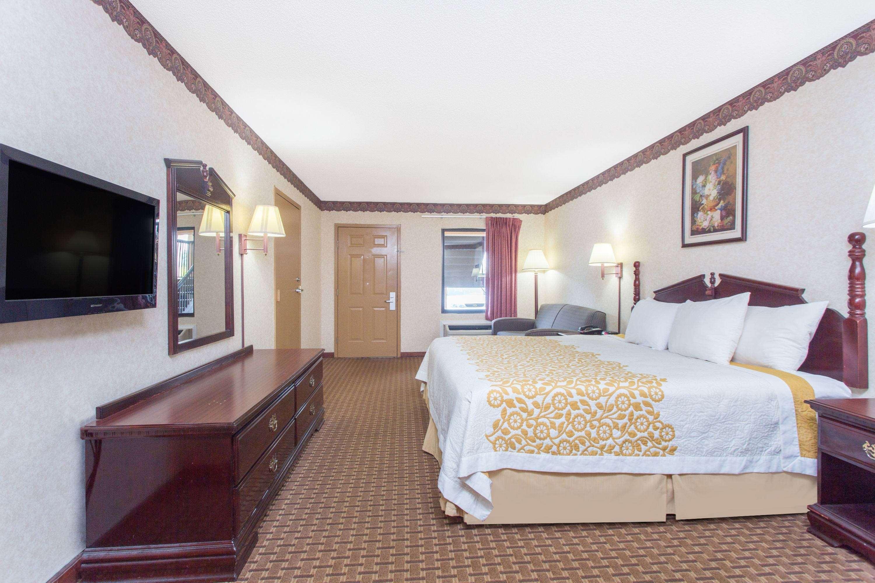 Days Inn By Wyndham Thomaston Екстер'єр фото