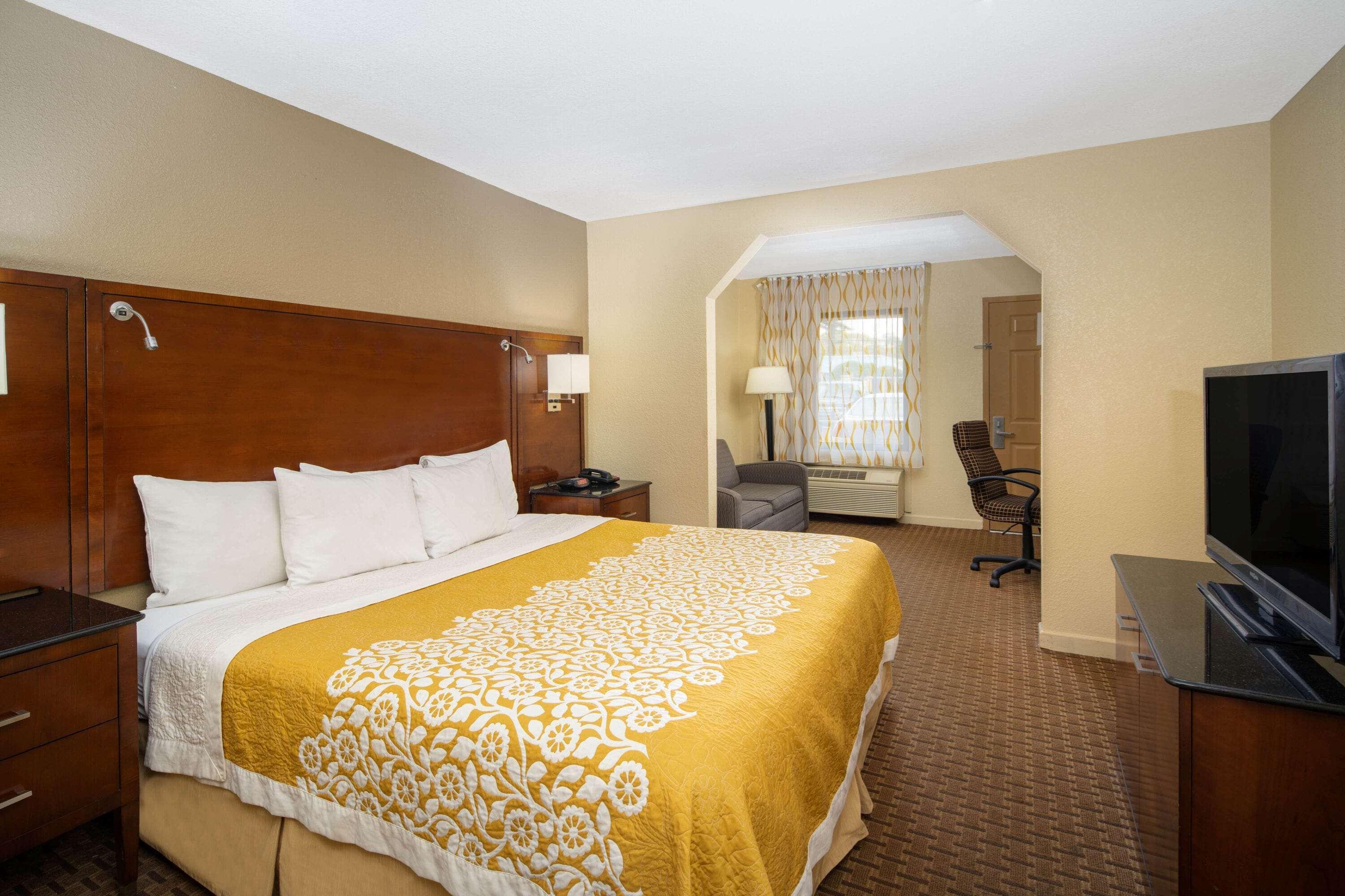 Days Inn By Wyndham Thomaston Екстер'єр фото