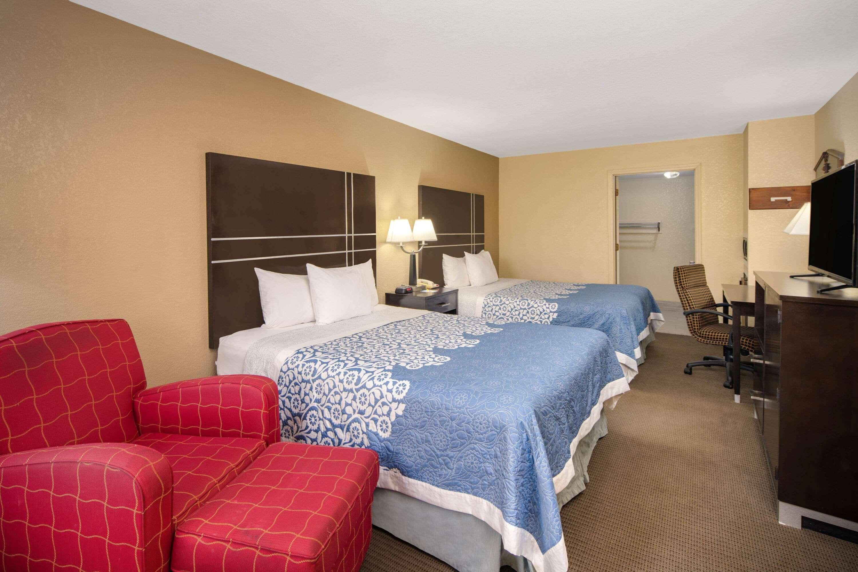 Days Inn By Wyndham Thomaston Екстер'єр фото