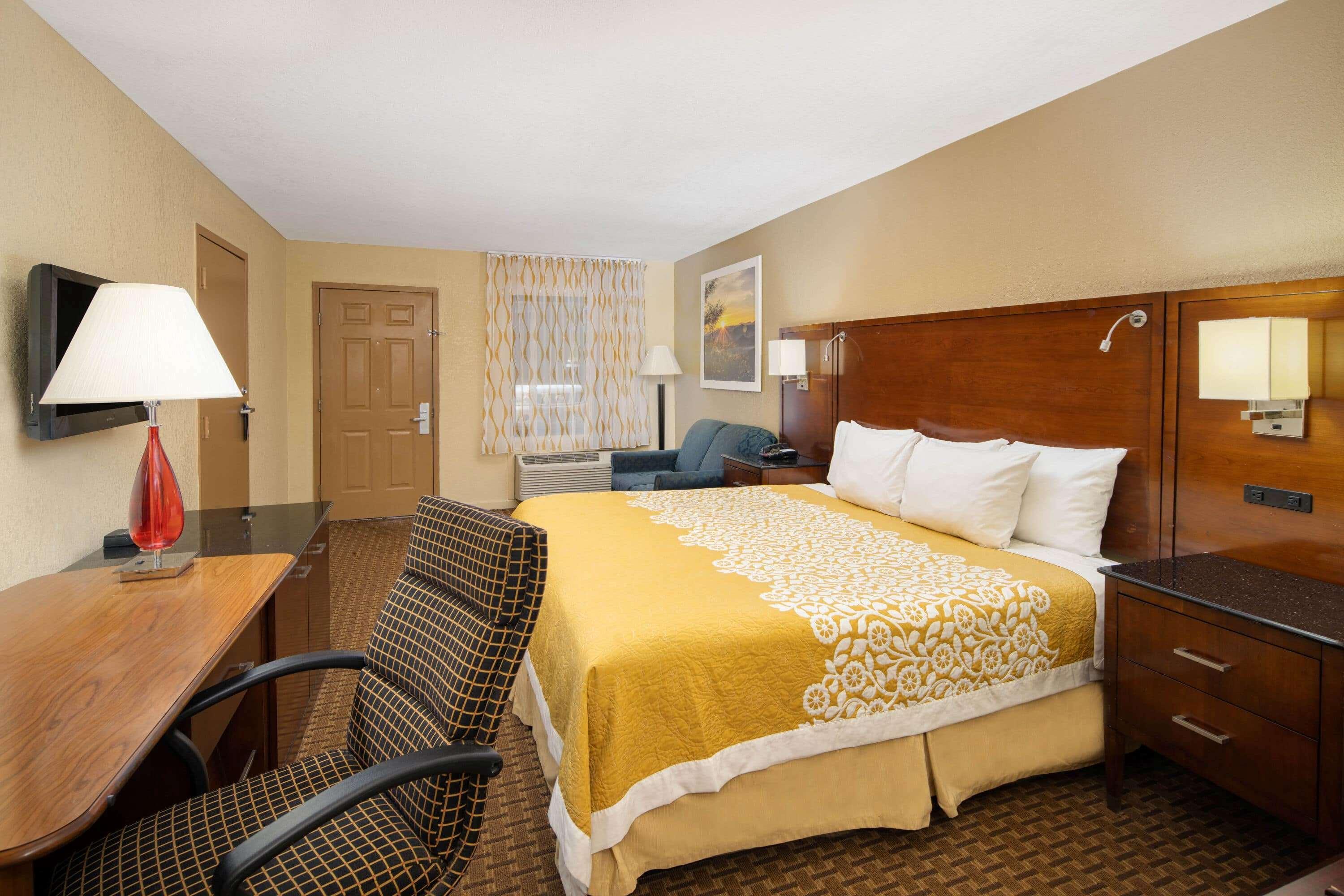 Days Inn By Wyndham Thomaston Екстер'єр фото