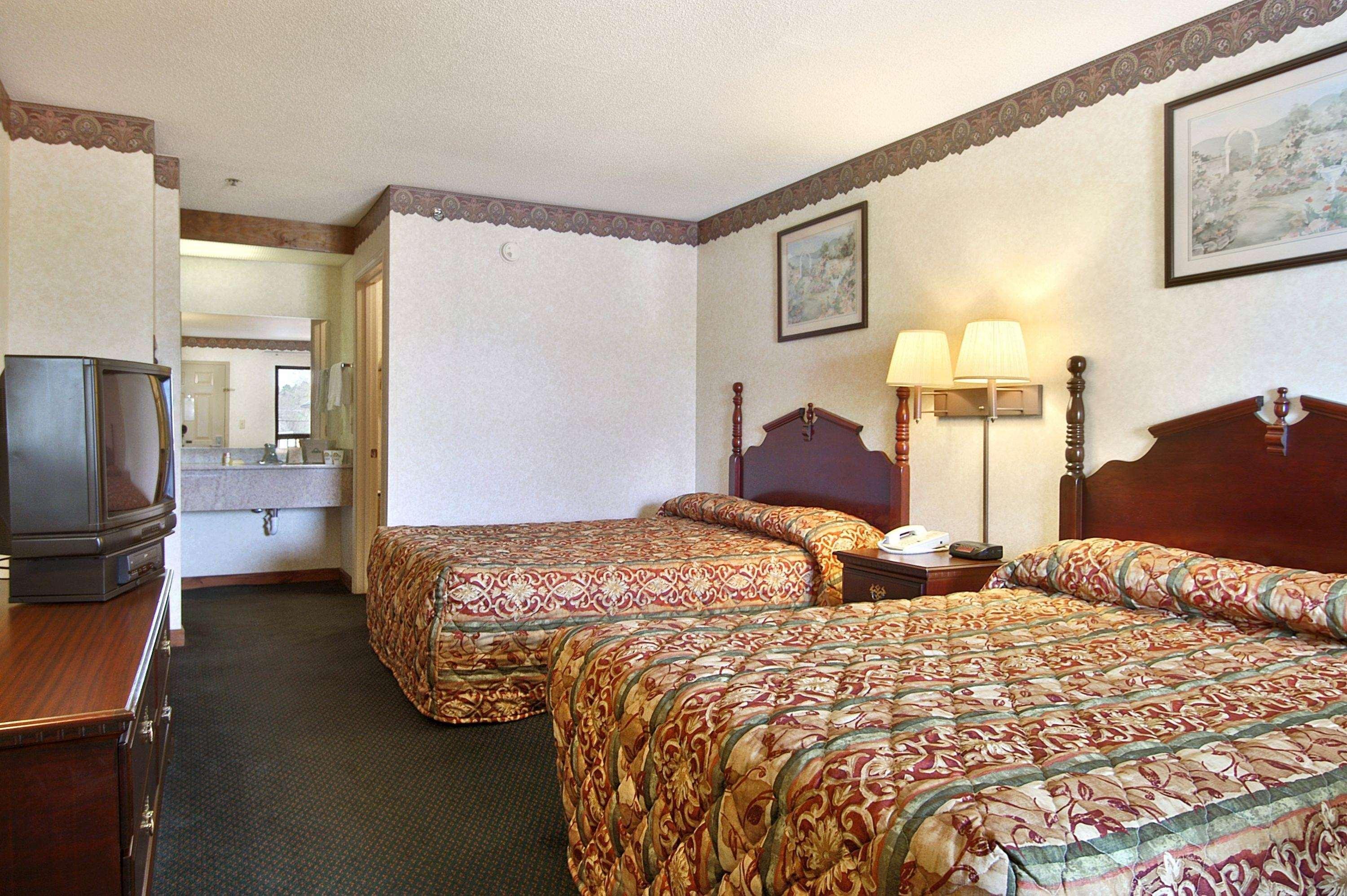 Days Inn By Wyndham Thomaston Екстер'єр фото