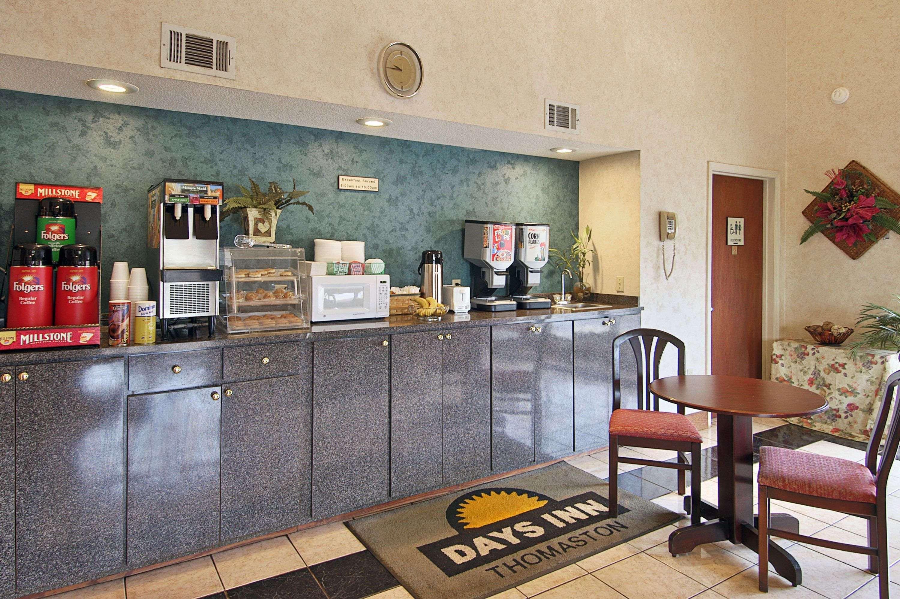 Days Inn By Wyndham Thomaston Екстер'єр фото