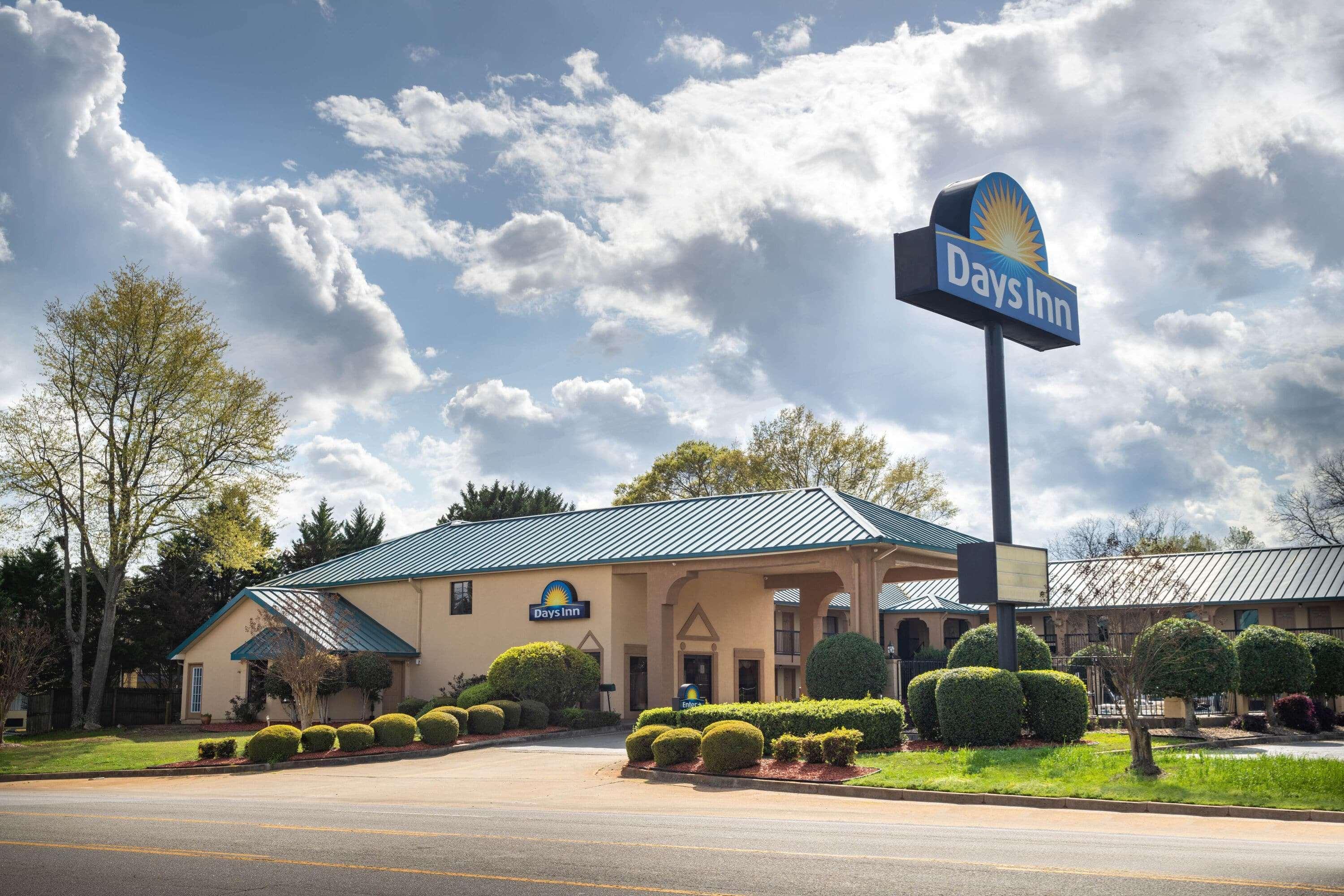 Days Inn By Wyndham Thomaston Екстер'єр фото